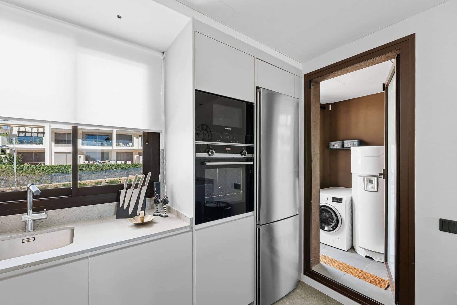 3 bedroom Penthouse for sale in Estepona with pool garage - € 1,095,000 (Ref: 10100117)