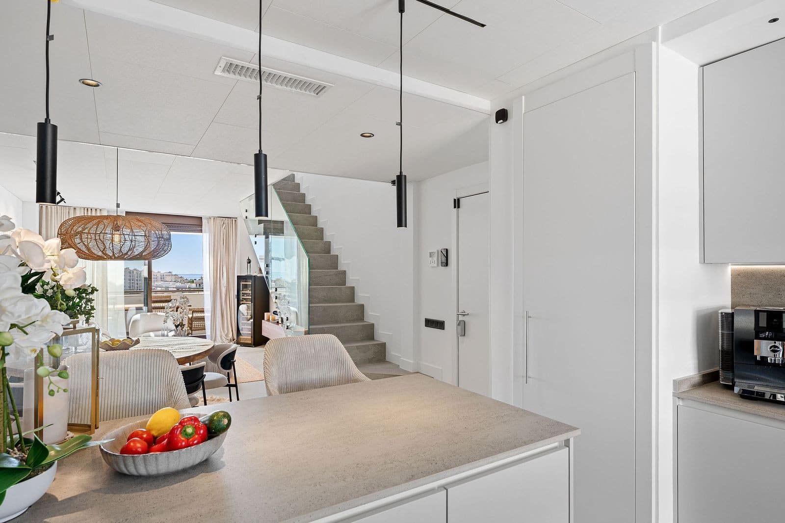 3 bedroom Penthouse for sale in Estepona with pool garage - € 1,095,000 (Ref: 10100117)