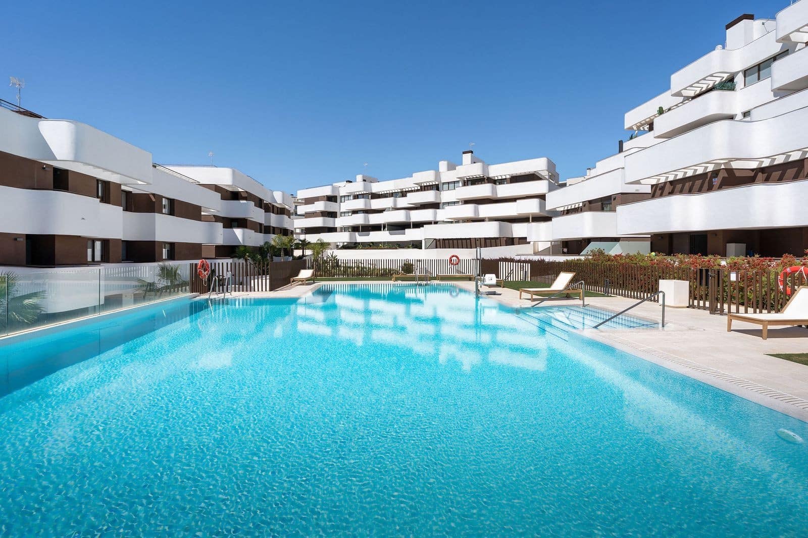 3 bedroom Penthouse for sale in Estepona with pool garage - € 1,095,000 (Ref: 10100117)
