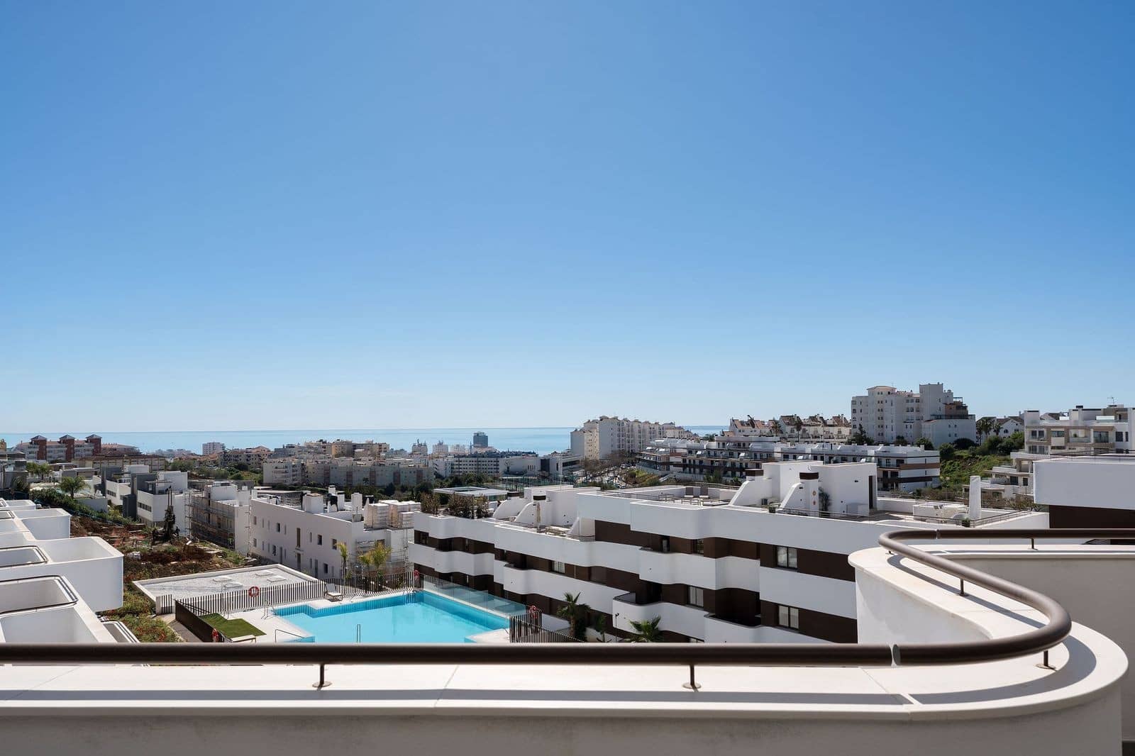 3 bedroom Penthouse for sale in Estepona with pool garage - € 1,095,000 (Ref: 10100117)