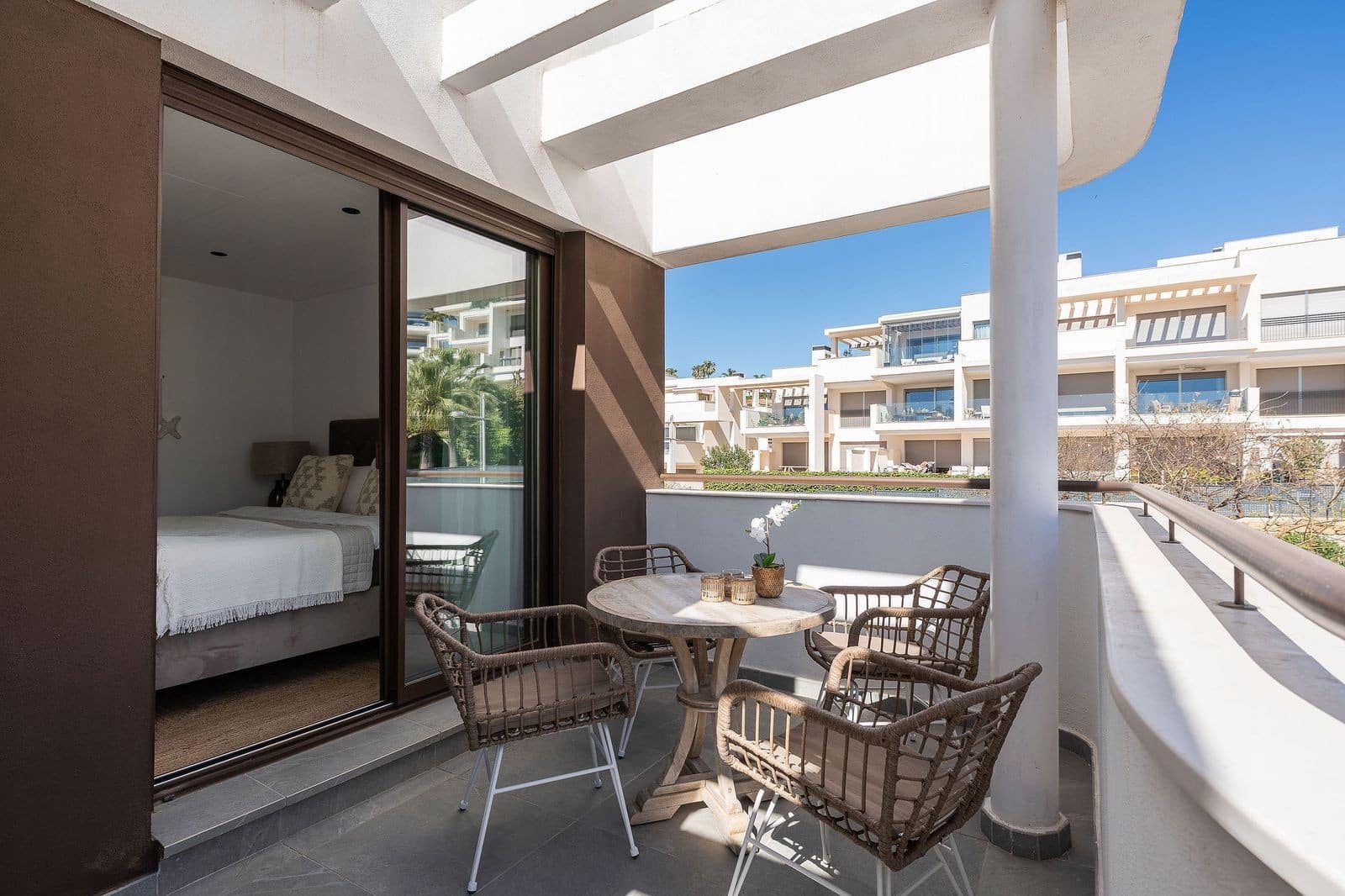 3 bedroom Penthouse for sale in Estepona with pool garage - € 1,095,000 (Ref: 10100117)