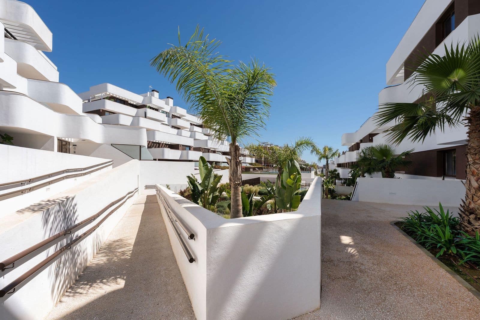 3 bedroom Penthouse for sale in Estepona with pool garage - € 1,095,000 (Ref: 10100117)