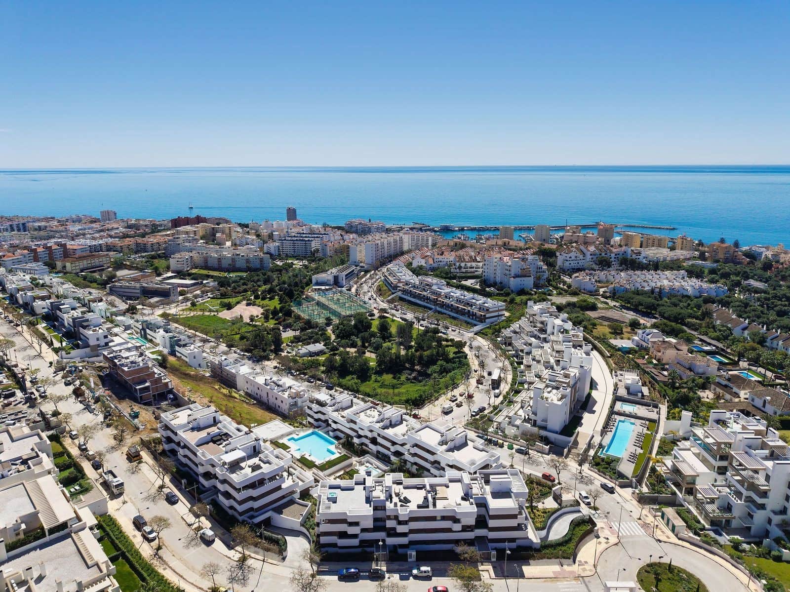 3 bedroom Penthouse for sale in Estepona with pool garage - € 1,095,000 (Ref: 10100117)