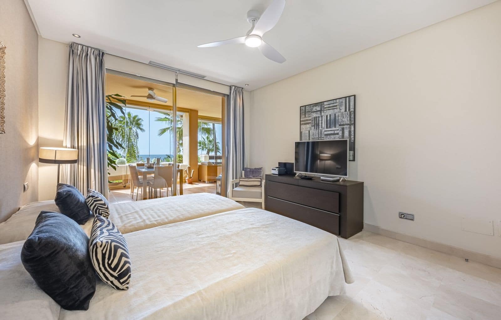 2 soverom Leilighet til salgs i Marbella med svømmebasseng garasje - € 1 250 000 (Ref: 10100118)
