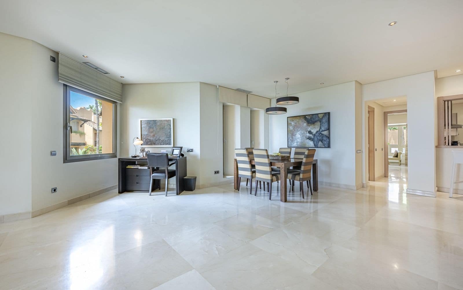 2 soverom Leilighet til salgs i Marbella med svømmebasseng garasje - € 1 250 000 (Ref: 10100118)