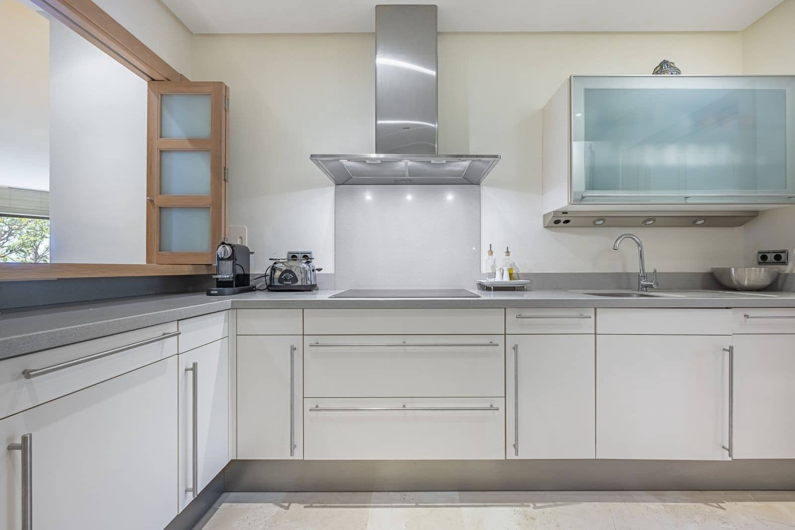 2 soverom Leilighet til salgs i Marbella med svømmebasseng garasje - € 1 250 000 (Ref: 10100118)