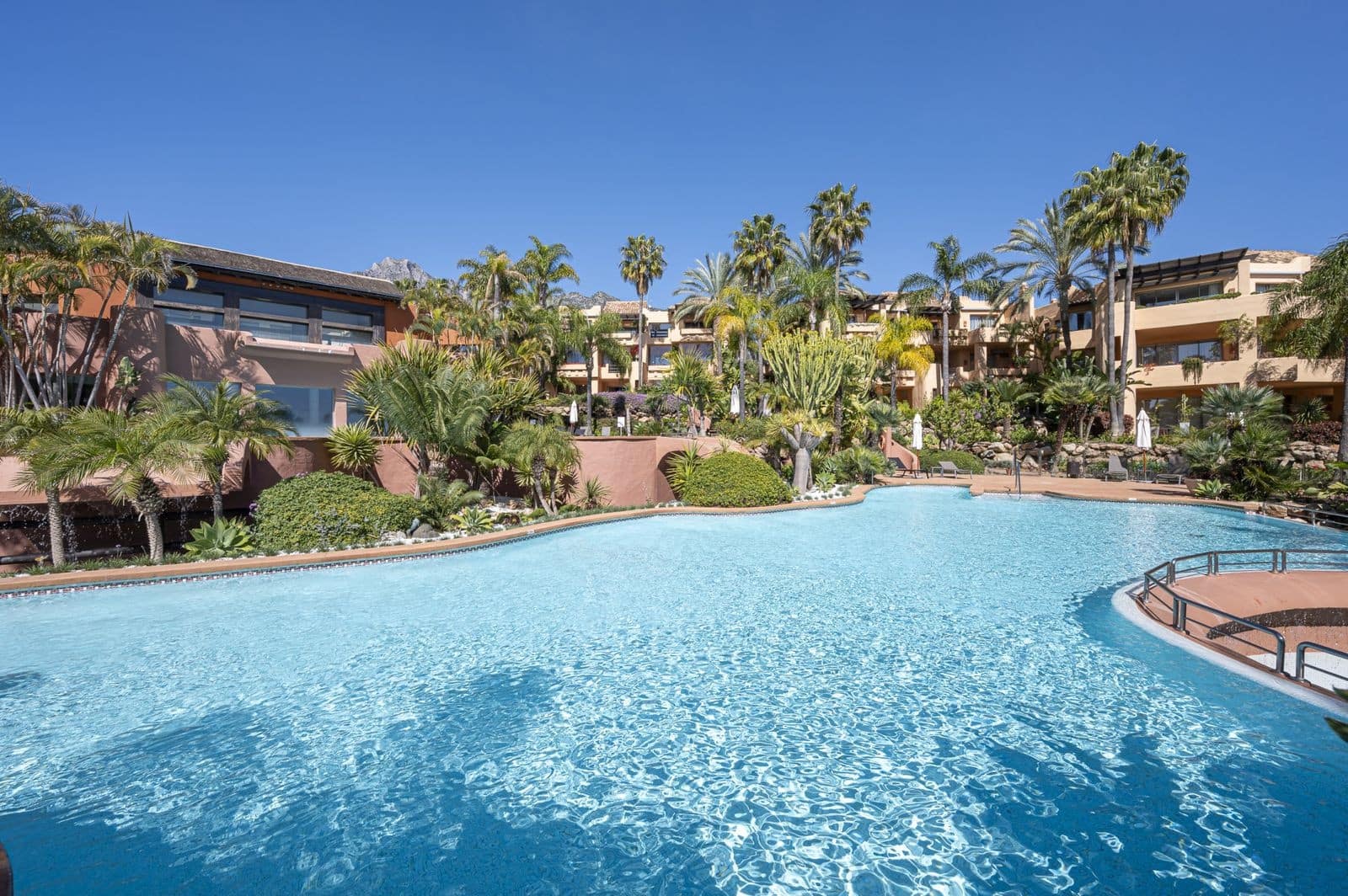 2 soverom Leilighet til salgs i Marbella med svømmebasseng garasje - € 1 250 000 (Ref: 10100118)