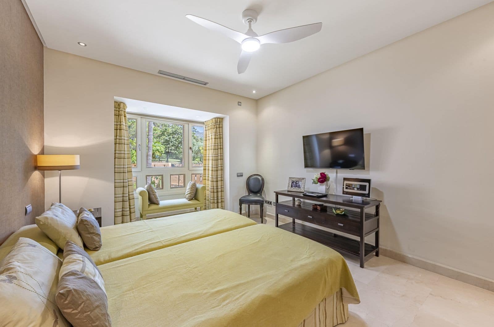 2 soverom Leilighet til salgs i Marbella med svømmebasseng garasje - € 1 250 000 (Ref: 10100118)