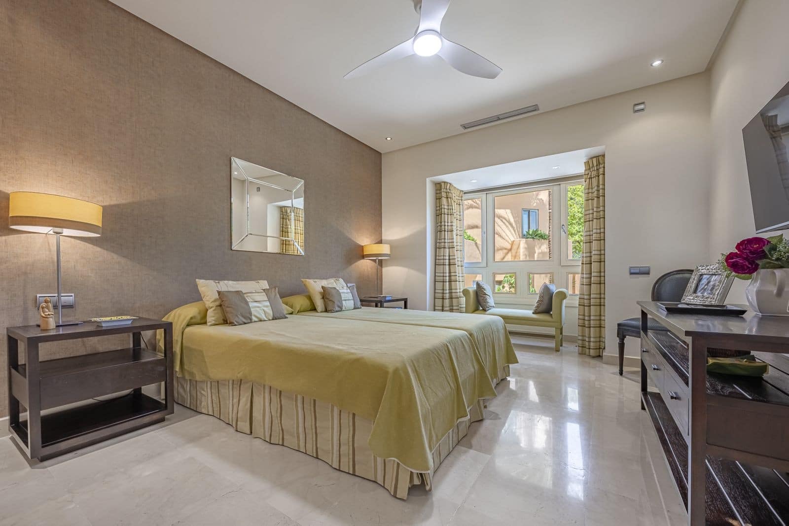 2 soverom Leilighet til salgs i Marbella med svømmebasseng garasje - € 1 250 000 (Ref: 10100118)