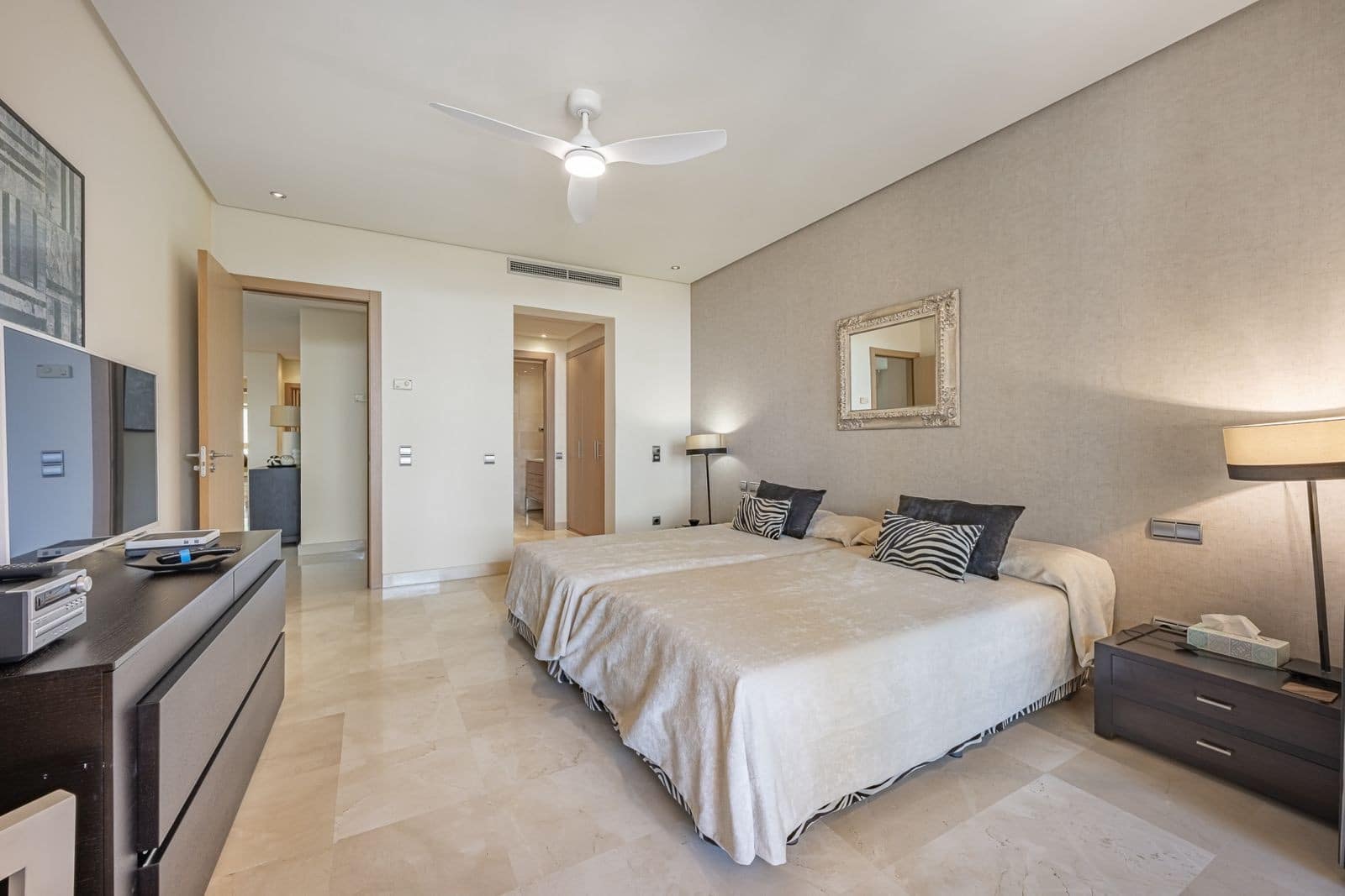 2 soverom Leilighet til salgs i Marbella med svømmebasseng garasje - € 1 250 000 (Ref: 10100118)