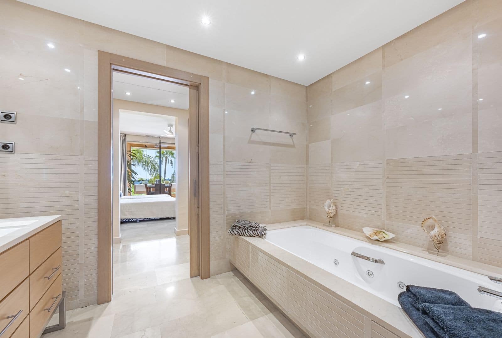 2 soverom Leilighet til salgs i Marbella med svømmebasseng garasje - € 1 250 000 (Ref: 10100118)