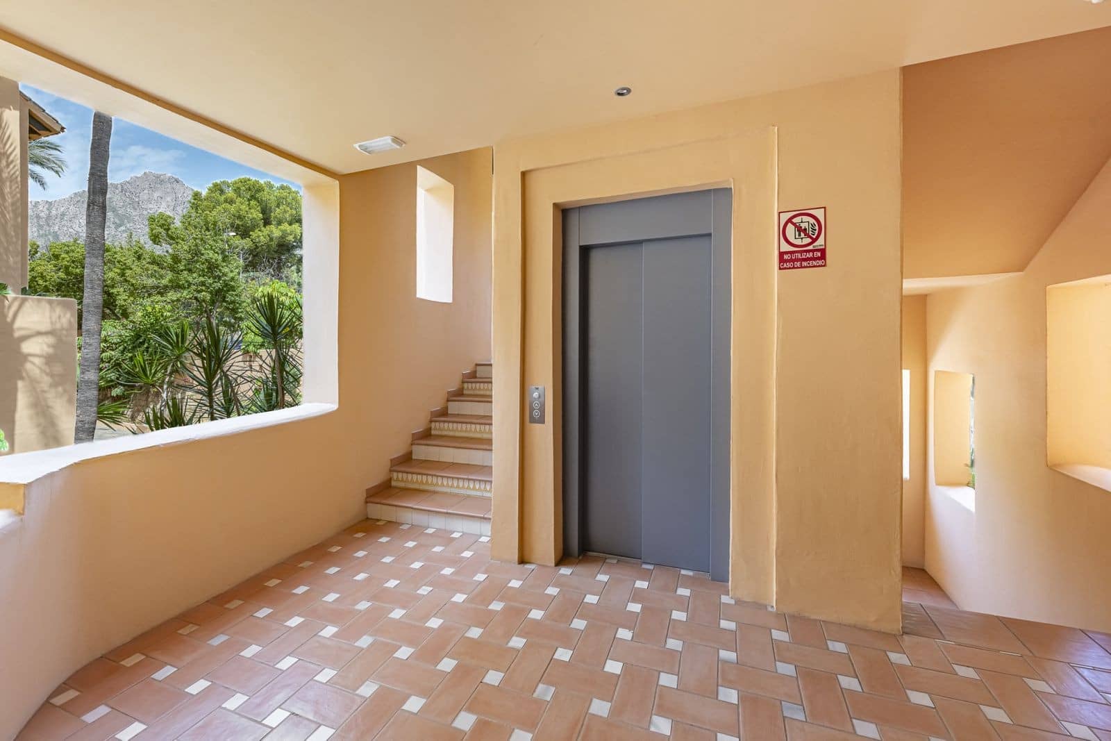 2 soverom Leilighet til salgs i Marbella med svømmebasseng garasje - € 1 250 000 (Ref: 10100118)