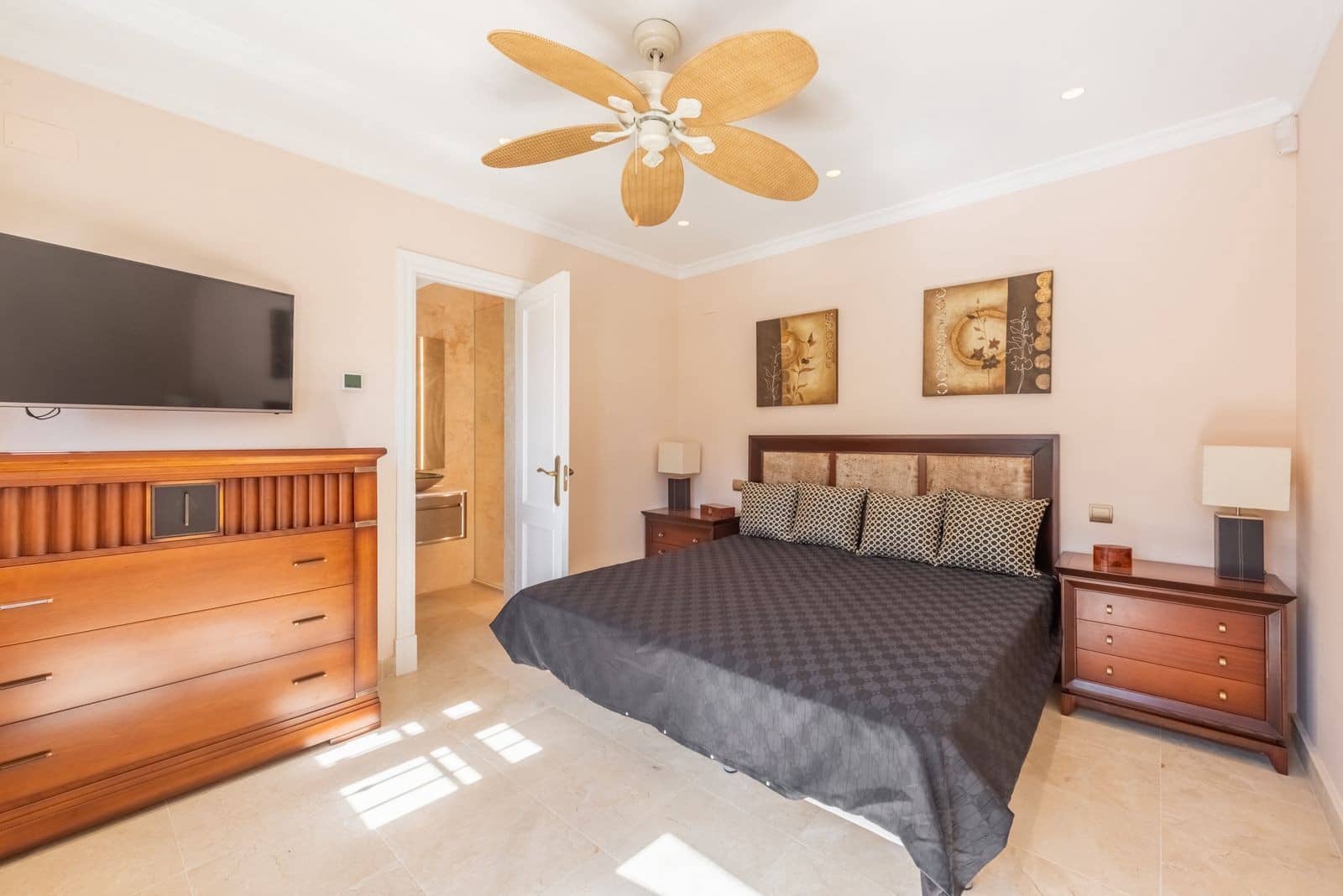 6 quarto Moradia para venda em Estepona com piscina garagem - 2 995 000 € (Ref: 10102234)