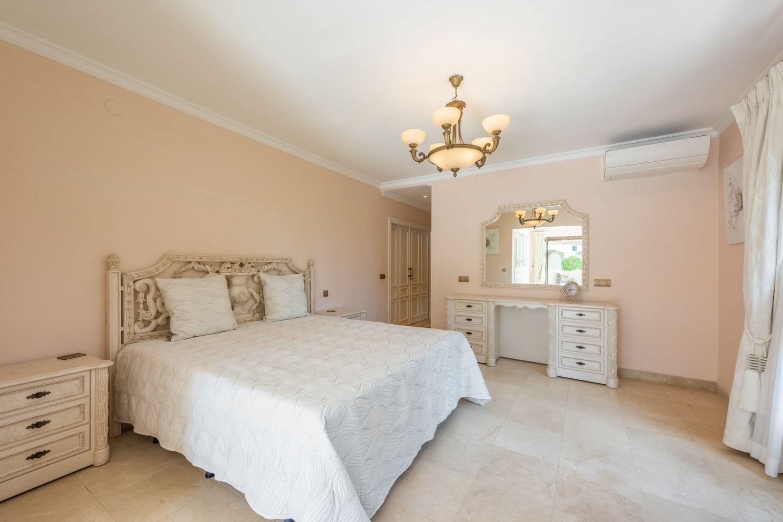 6 quarto Moradia para venda em Estepona com piscina garagem - 2 995 000 € (Ref: 10102234)