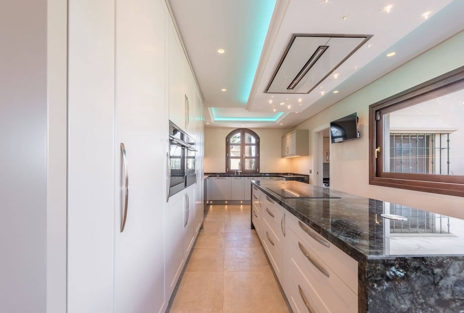 6 quarto Moradia para venda em Estepona com piscina garagem - 2 995 000 € (Ref: 10102234)