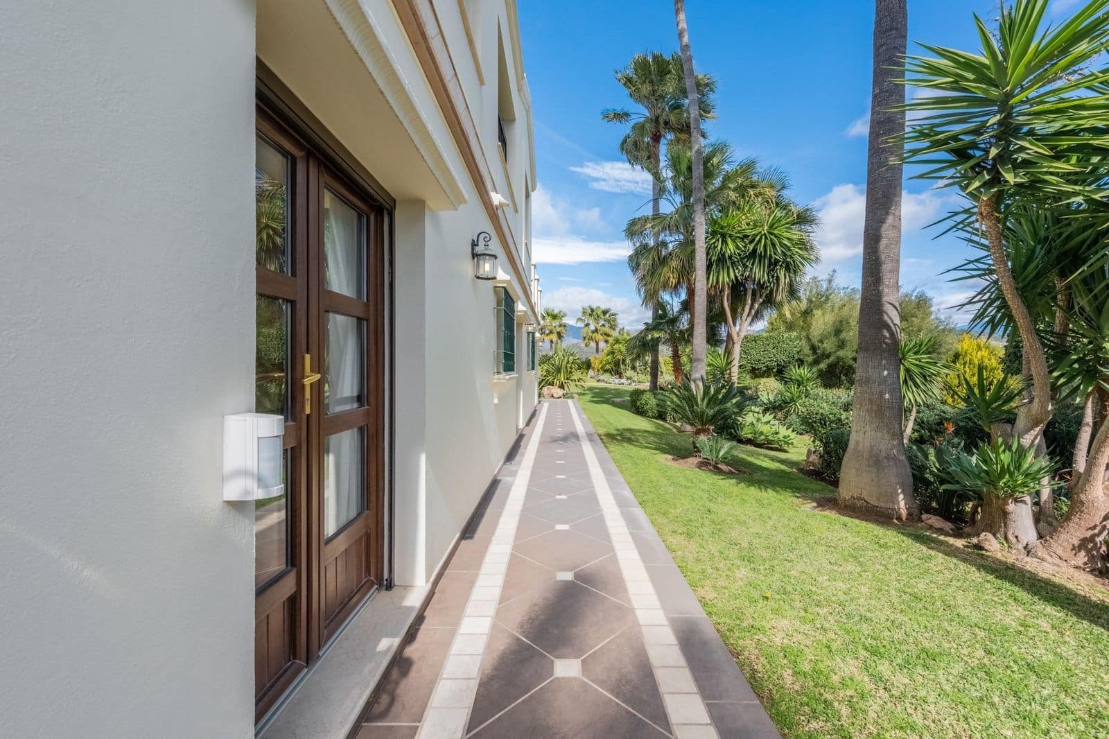 6 quarto Moradia para venda em Estepona com piscina garagem - 2 995 000 € (Ref: 10102234)