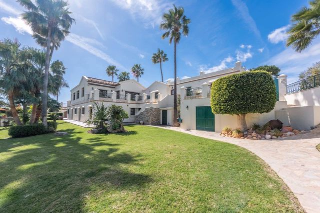6 quarto Moradia para venda em Estepona com piscina garagem - 2 995 000 € (Ref: 10102234)