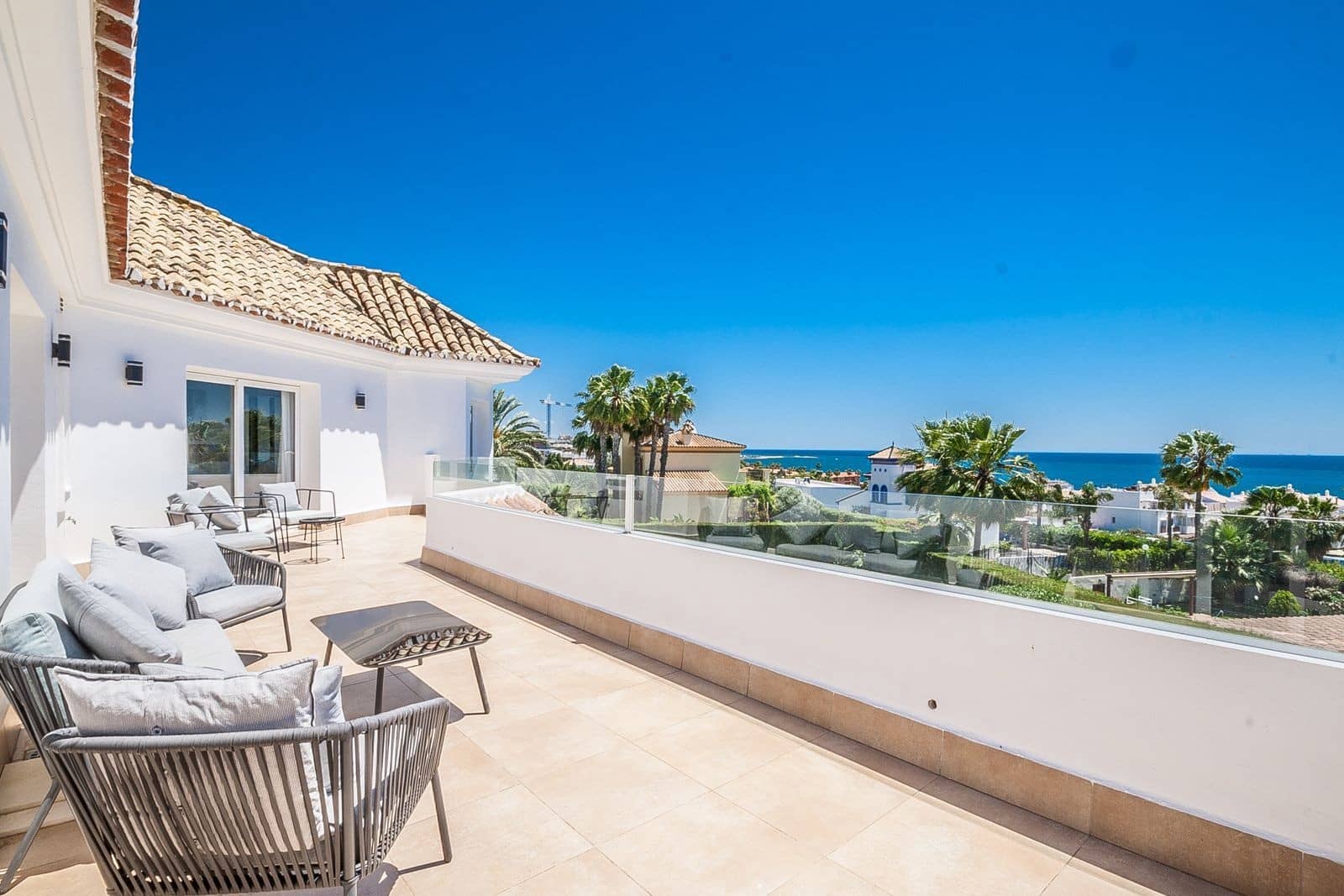 6 sovrum Villa till salu i Estepona med pool garage - 2 350 000 € (Ref: 10102235)