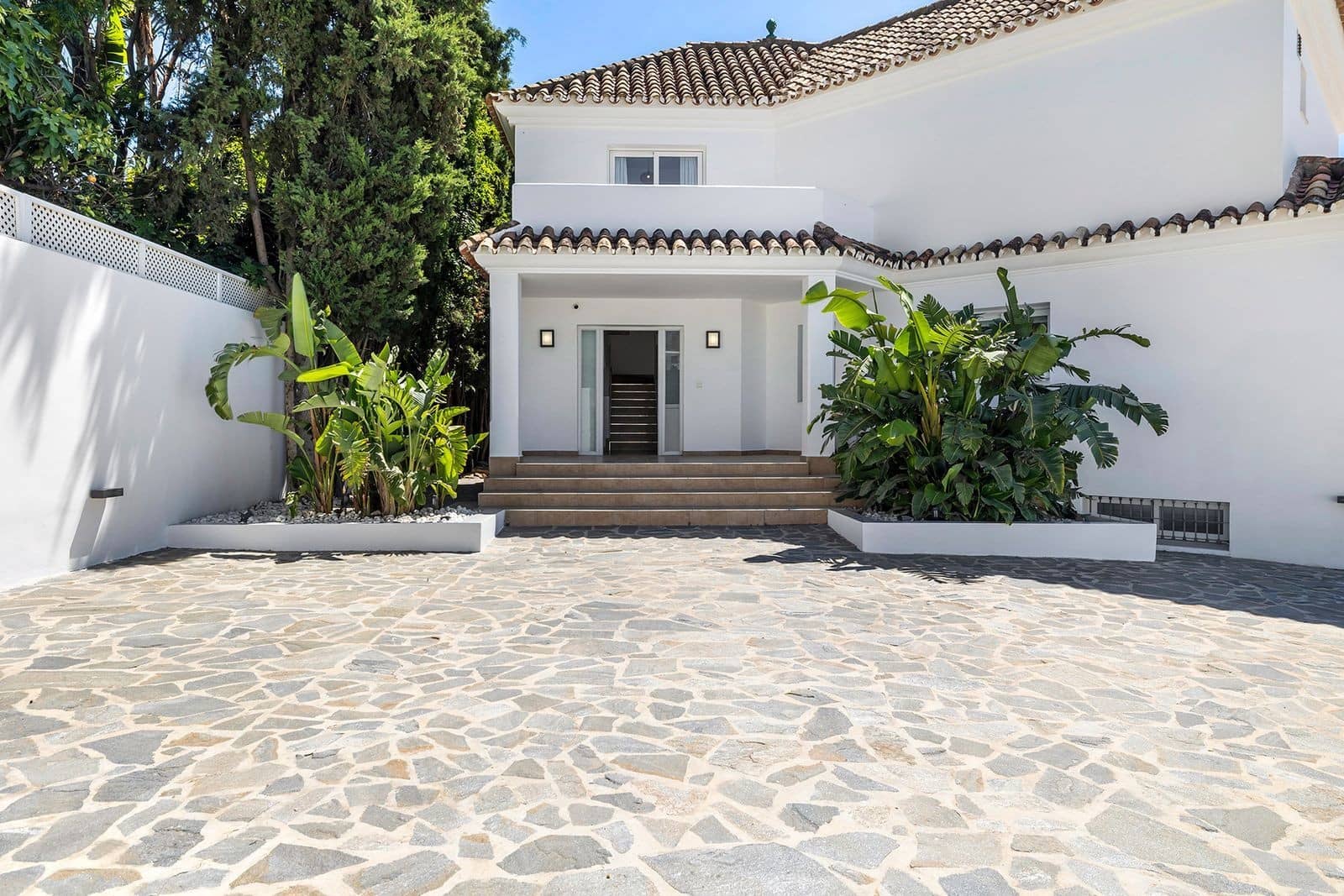 6 sovrum Villa till salu i Estepona med pool garage - 2 350 000 € (Ref: 10102235)