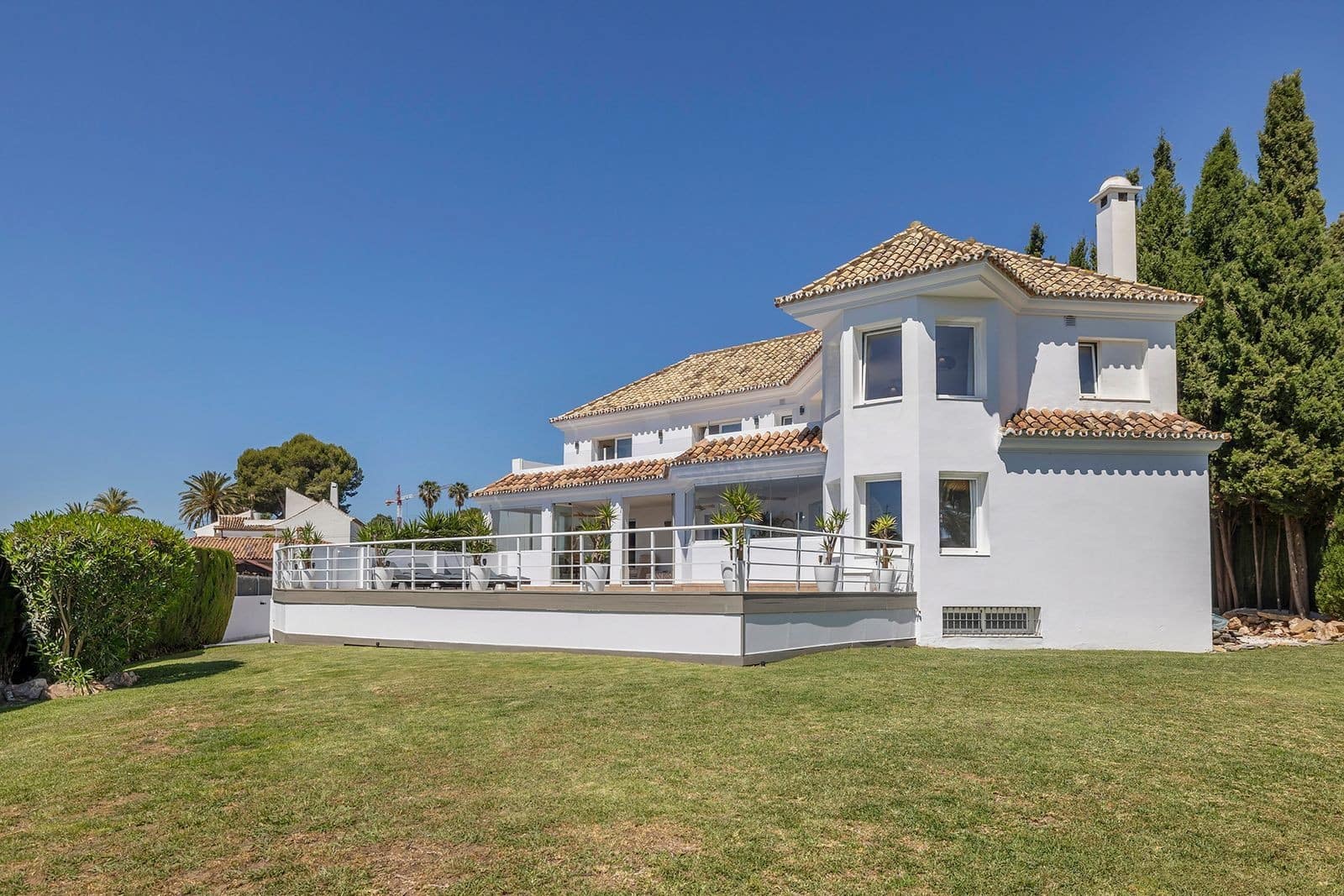 6 sovrum Villa till salu i Estepona med pool garage - 2 350 000 € (Ref: 10102235)