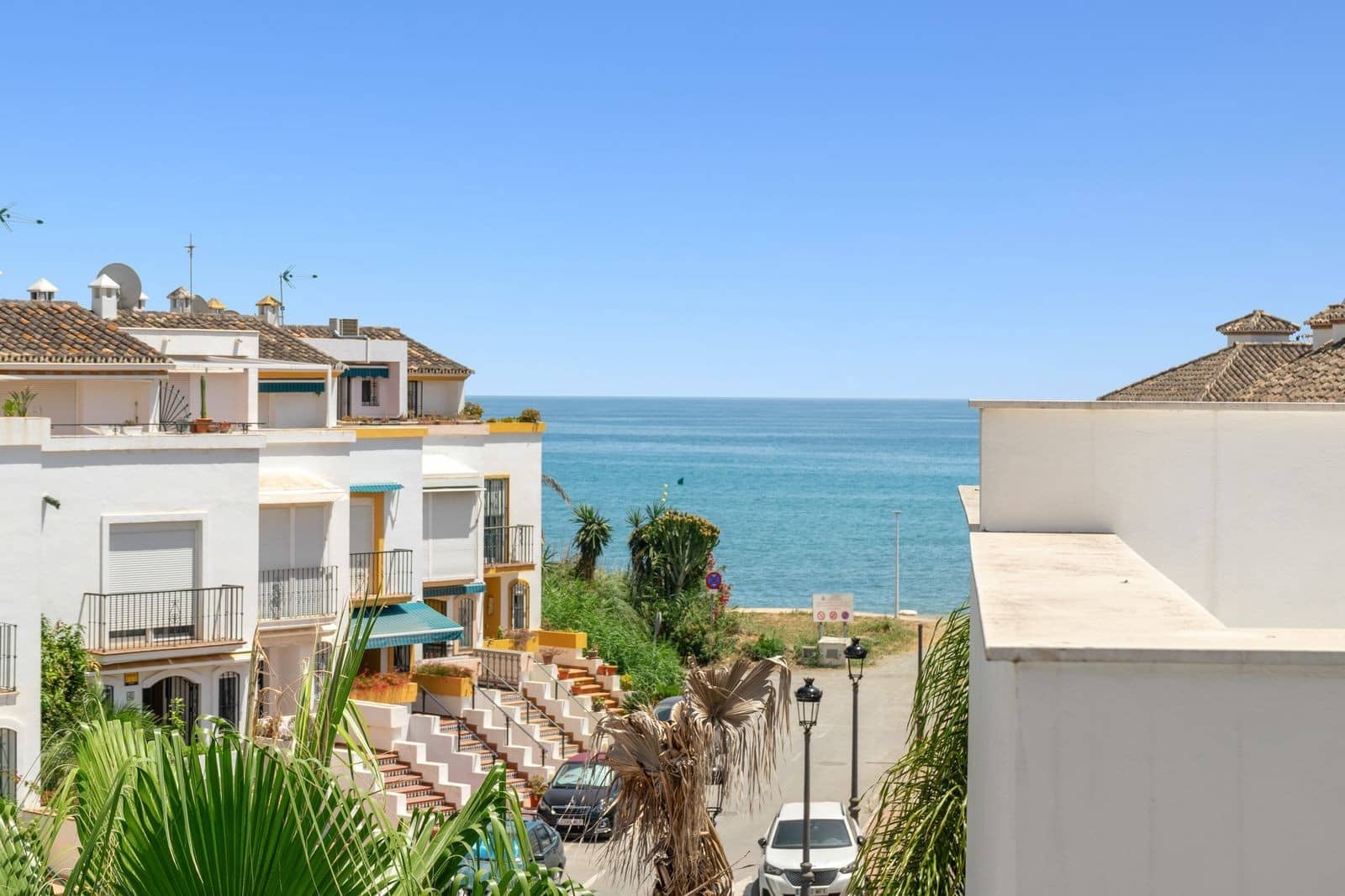 4 bedroom Townhouse for sale in Estepona with pool garage - € 1,195,000 (Ref: 10109403)