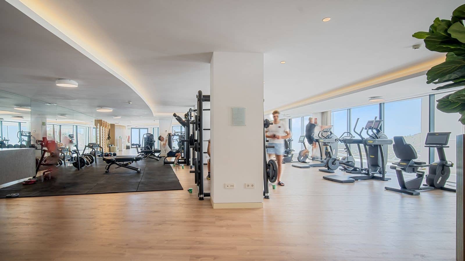 3 sypialnia Penthouse na sprzedaż w Marbella z basenem garażem - 1 595 000 € (Ref: 10111533)