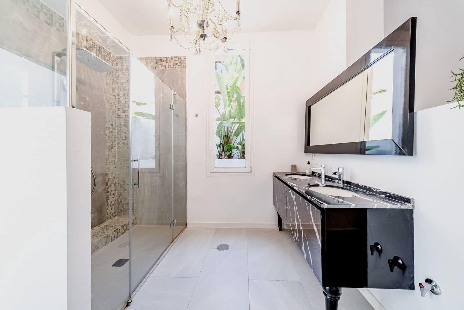 4 Zimmer Villa zu verkaufen in Nueva Andalucia mit Pool Garage - 1.890.000 € (Ref: 10115624)