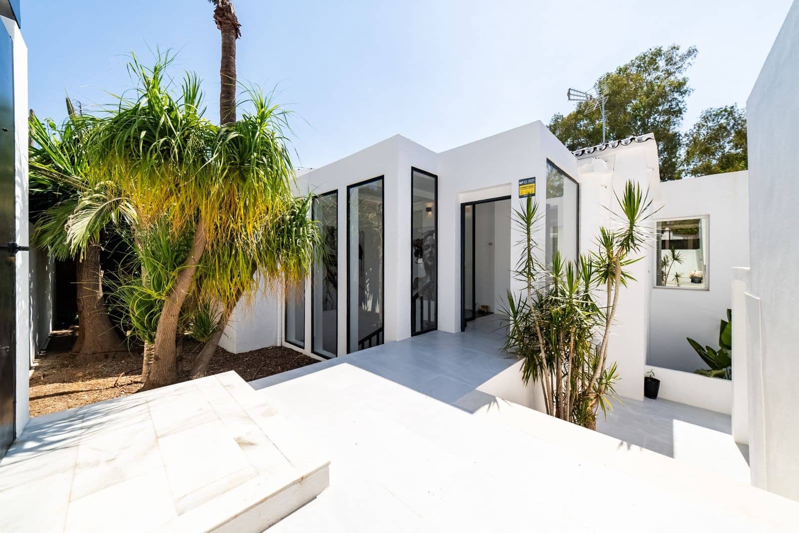 4 Zimmer Villa zu verkaufen in Nueva Andalucia mit Pool Garage - 1.890.000 € (Ref: 10115624)
