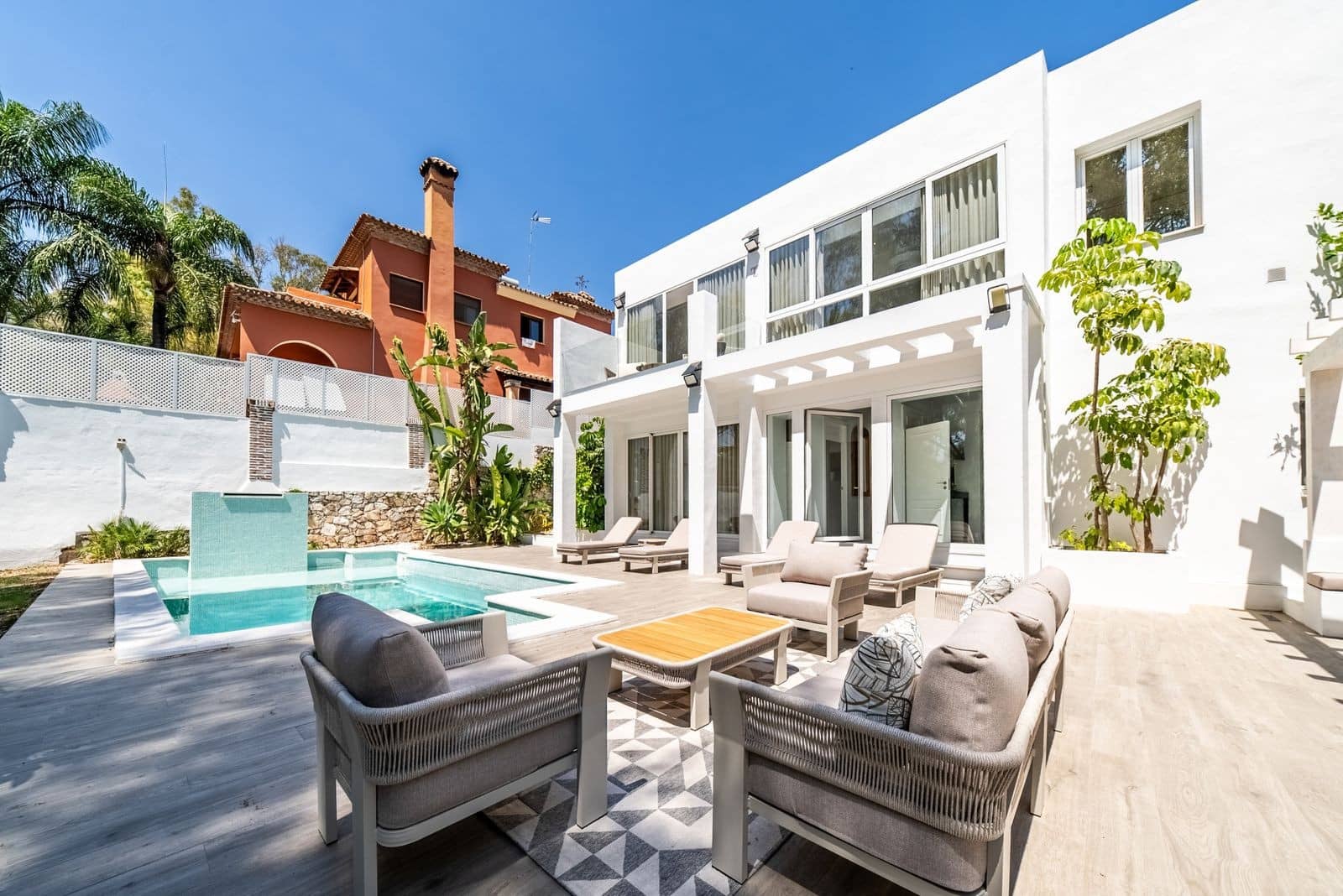 4 Zimmer Villa zu verkaufen in Nueva Andalucia mit Pool Garage - 1.890.000 € (Ref: 10115624)