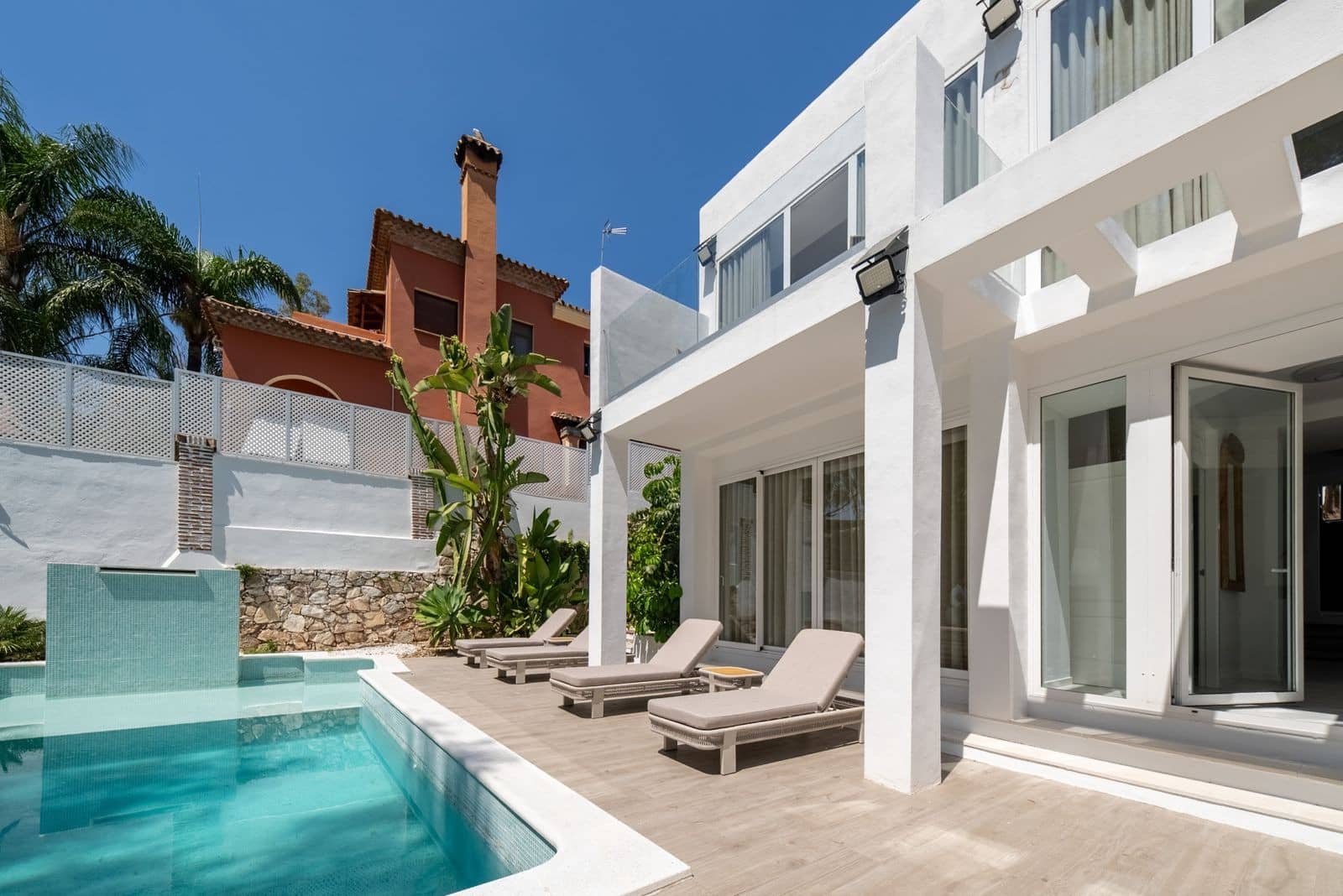 4 Zimmer Villa zu verkaufen in Nueva Andalucia mit Pool Garage - 1.890.000 € (Ref: 10115624)
