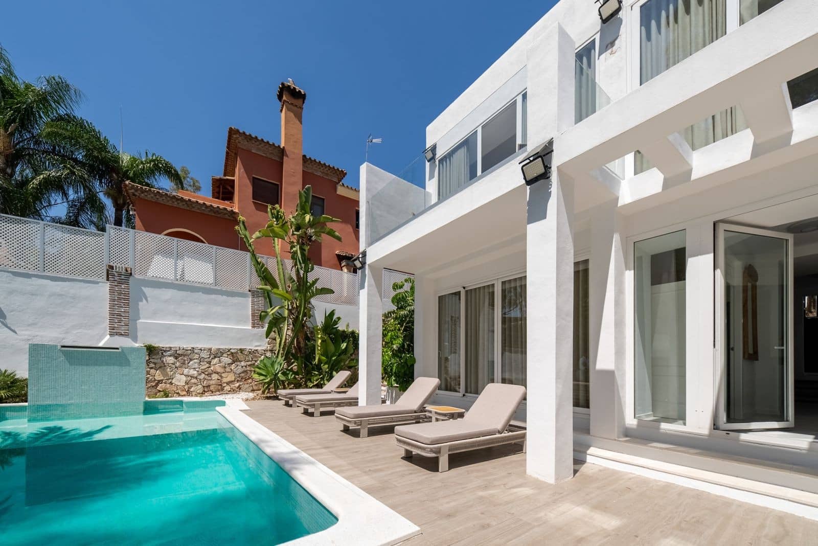 4 Zimmer Villa zu verkaufen in Nueva Andalucia mit Pool Garage - 1.890.000 € (Ref: 10115624)