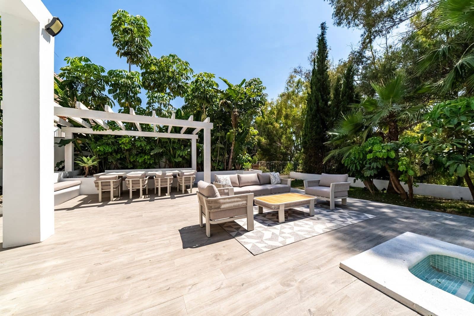 4 Zimmer Villa zu verkaufen in Nueva Andalucia mit Pool Garage - 1.890.000 € (Ref: 10115624)