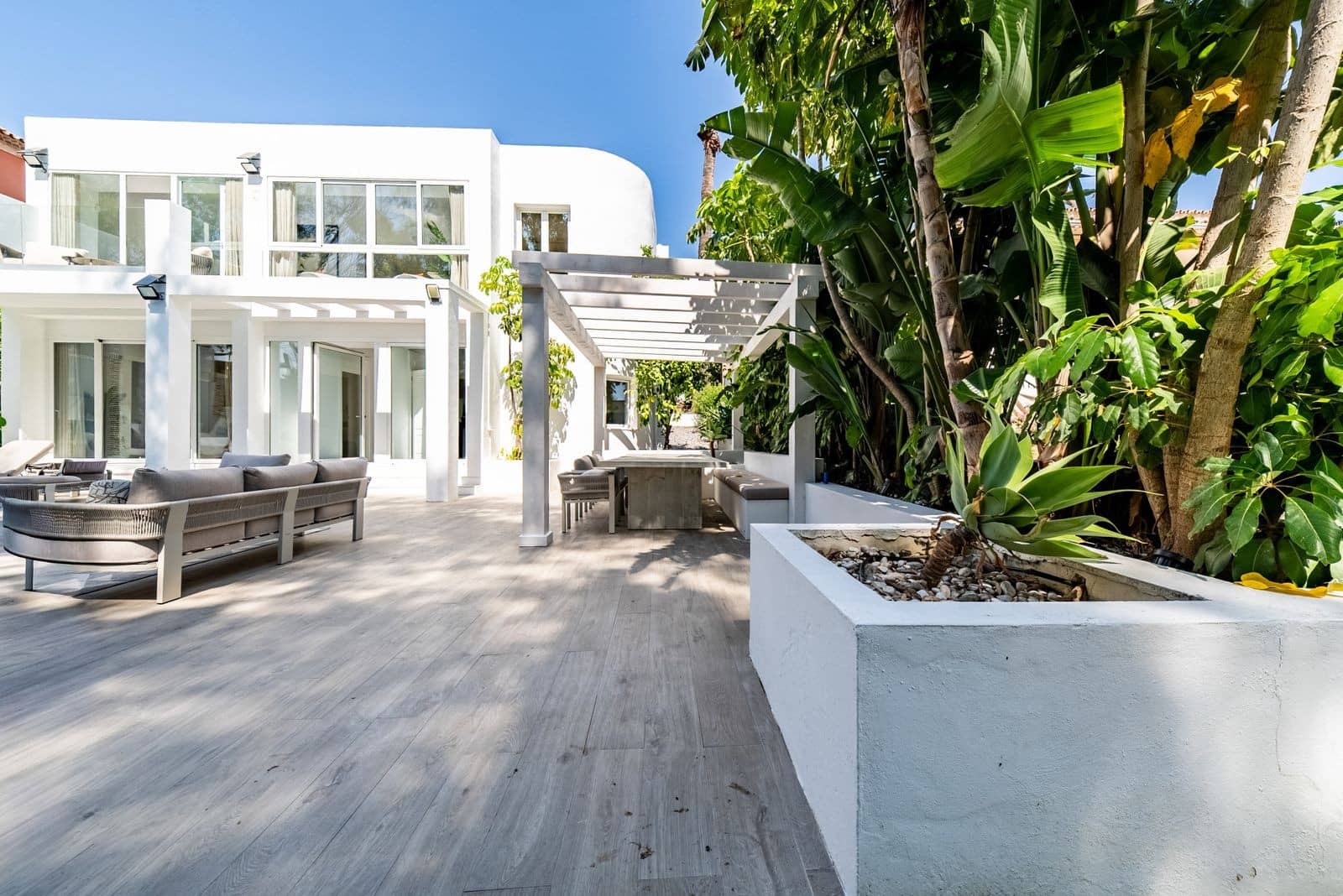 4 Zimmer Villa zu verkaufen in Nueva Andalucia mit Pool Garage - 1.890.000 € (Ref: 10115624)