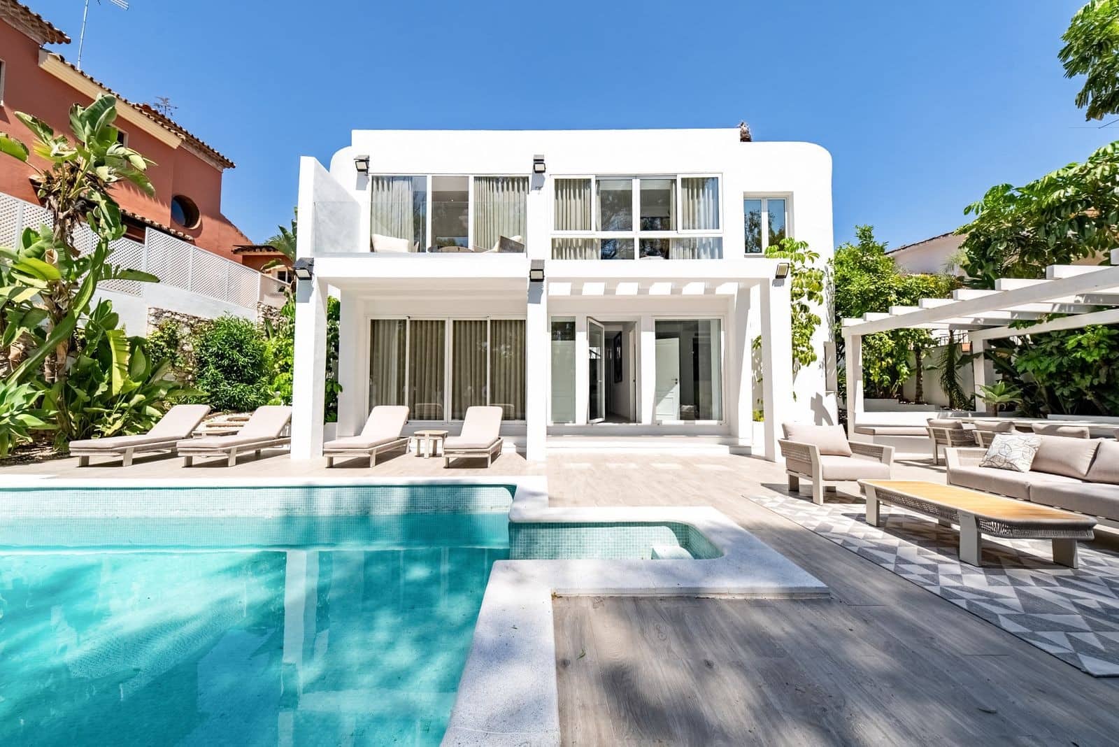 4 Zimmer Villa zu verkaufen in Nueva Andalucia mit Pool Garage - 1.890.000 € (Ref: 10115624)