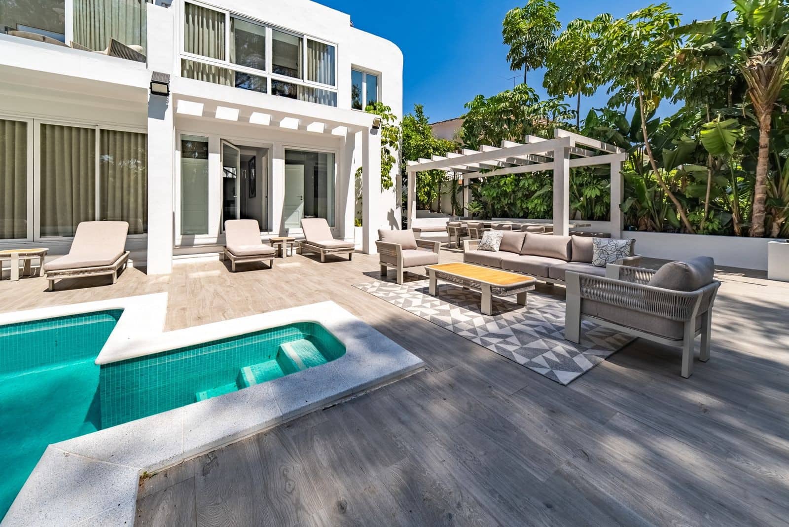 4 Zimmer Villa zu verkaufen in Nueva Andalucia mit Pool Garage - 1.890.000 € (Ref: 10115624)