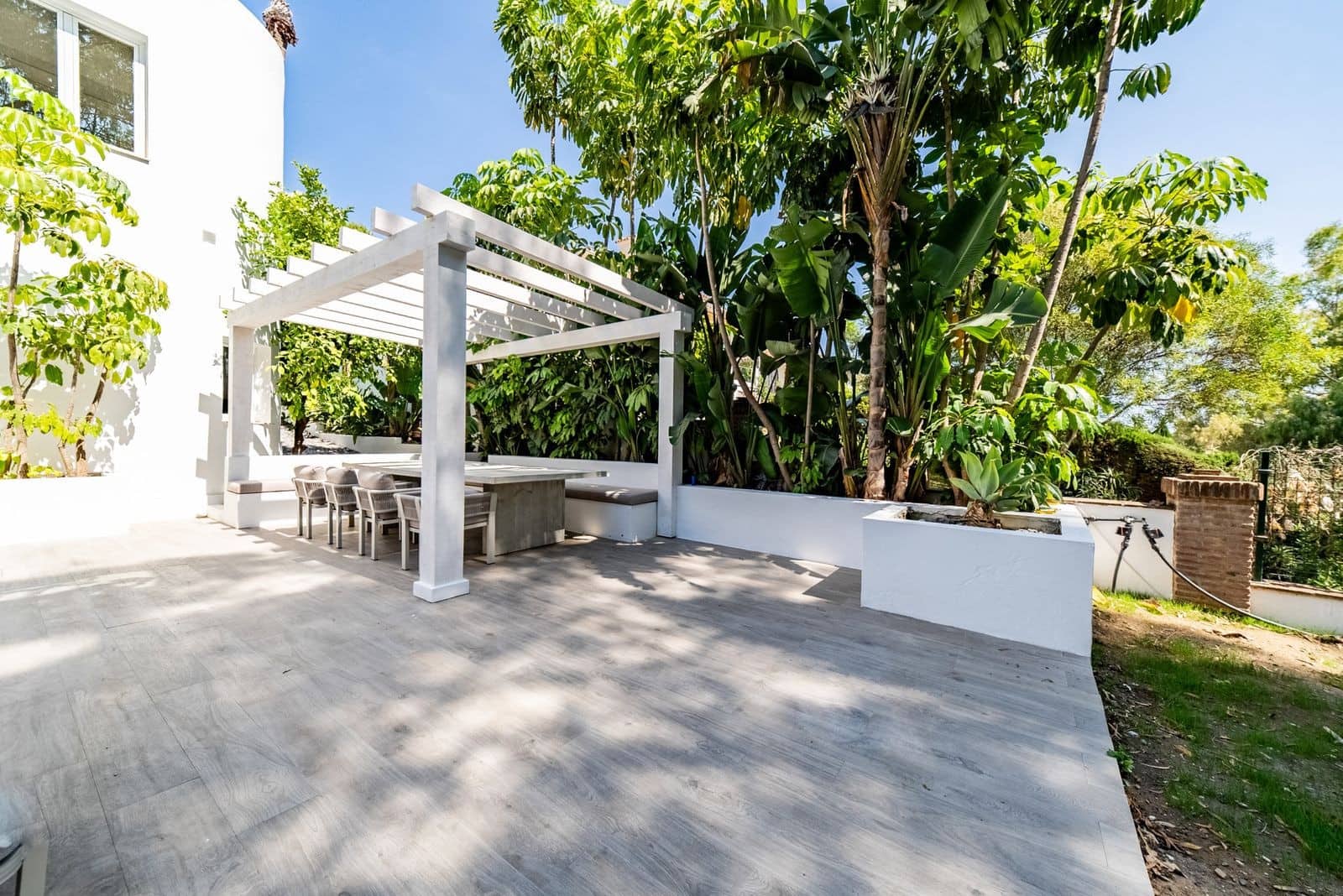 4 Zimmer Villa zu verkaufen in Nueva Andalucia mit Pool Garage - 1.890.000 € (Ref: 10115624)