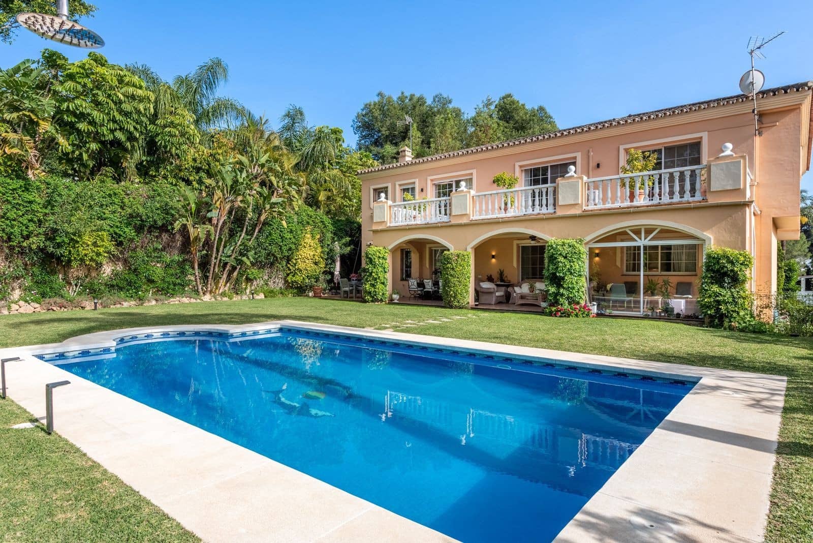 5 chambre Villa/Maison à vendre à Nueva Andalucia avec piscine garage - 3 650 000 € (Ref: 10115625)