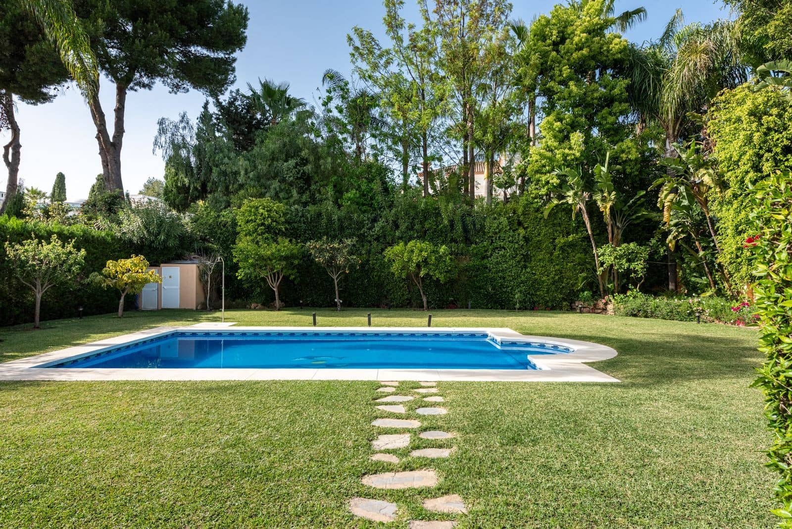 5 chambre Villa/Maison à vendre à Nueva Andalucia avec piscine garage - 3 650 000 € (Ref: 10115625)