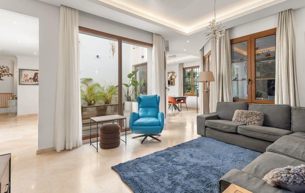 4 sovrum Villa till salu i New Golden Mile med pool garage - 1 375 000 € (Ref: 10115627)