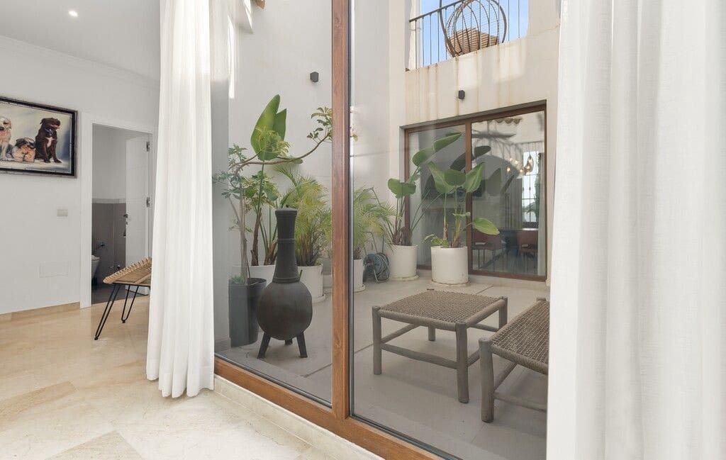 4 sovrum Villa till salu i New Golden Mile med pool garage - 1 375 000 € (Ref: 10115627)