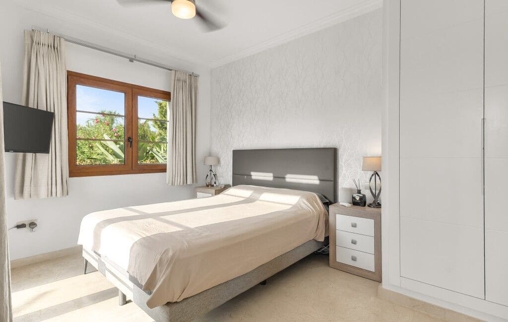 4 sovrum Villa till salu i New Golden Mile med pool garage - 1 375 000 € (Ref: 10115627)