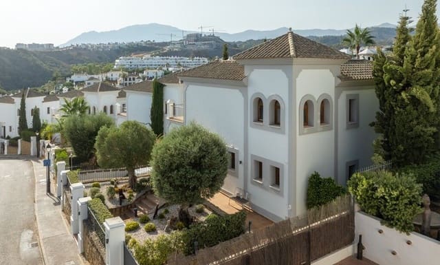 4 sovrum Villa till salu i Selwo, Estepona med pool garage - 1 375 000 € (Ref: 10115627)