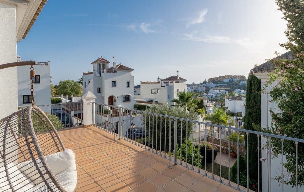 4 sovrum Villa till salu i New Golden Mile med pool garage - 1 375 000 € (Ref: 10115627)