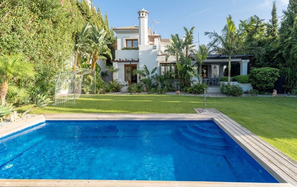 4 sovrum Villa till salu i New Golden Mile med pool garage - 1 375 000 € (Ref: 10115627)
