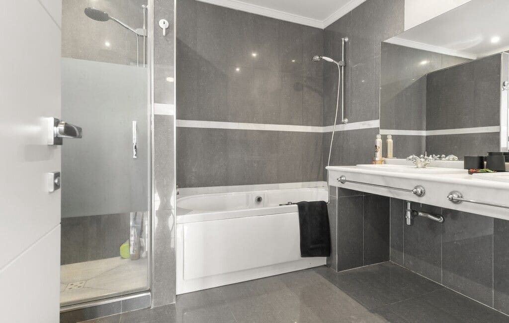 4 sovrum Villa till salu i New Golden Mile med pool garage - 1 375 000 € (Ref: 10115627)