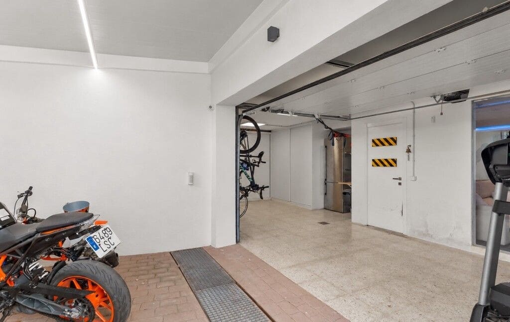 4 sovrum Villa till salu i New Golden Mile med pool garage - 1 375 000 € (Ref: 10115627)