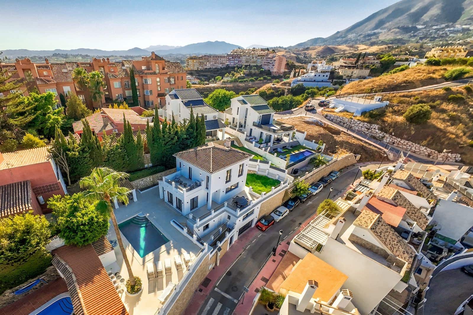5 soverom Villa til salgs i Fuengirola med svømmebasseng garasje - € 1 495 000 (Ref: 10115629)