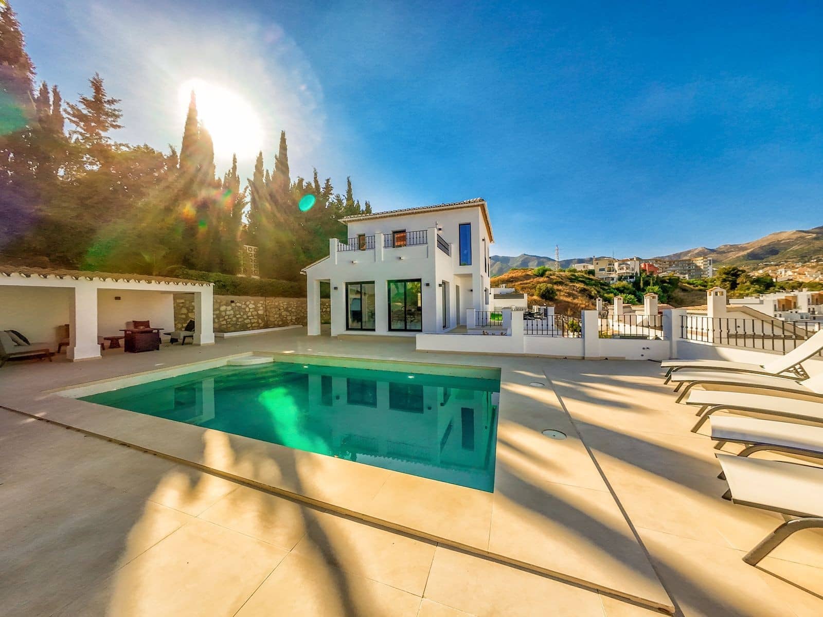 5 soverom Villa til salgs i Fuengirola med svømmebasseng garasje - € 1 495 000 (Ref: 10115629)