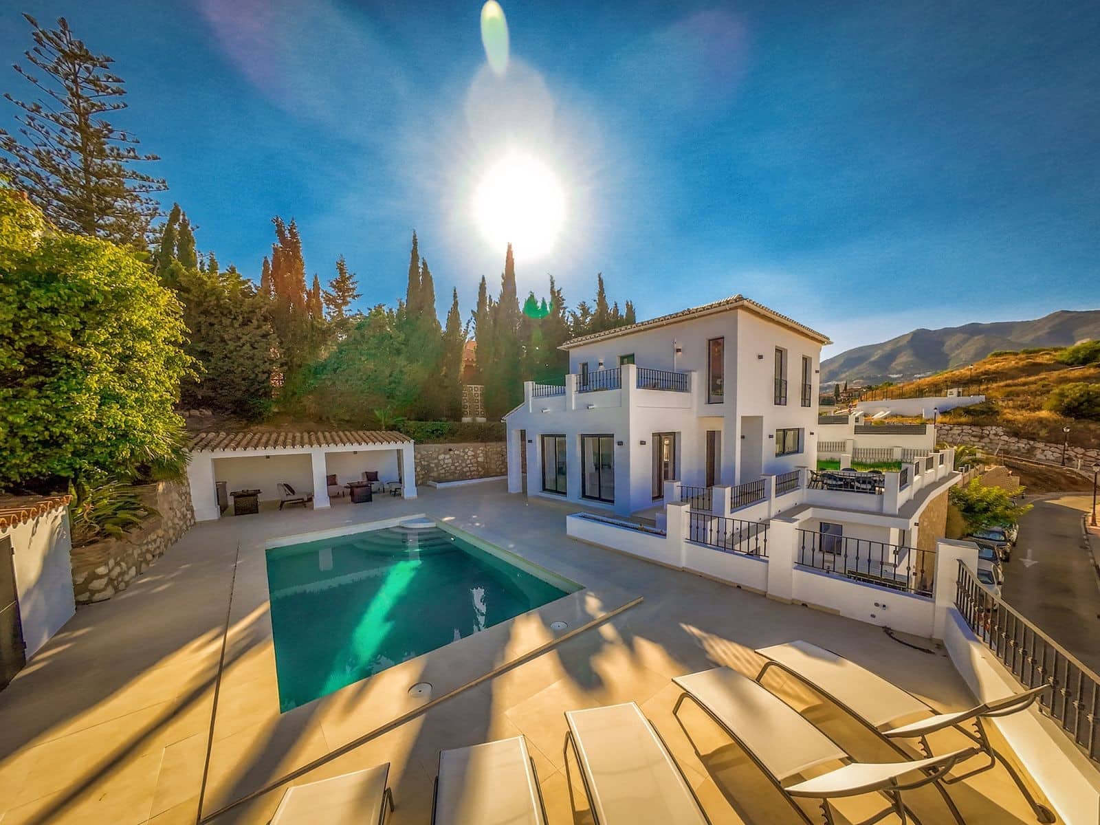 5 soverom Villa til salgs i Fuengirola med svømmebasseng garasje - € 1 495 000 (Ref: 10115629)