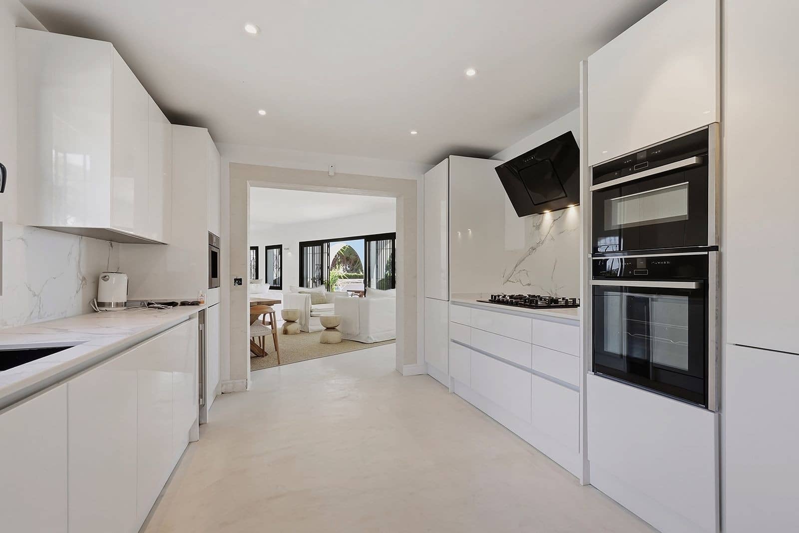 5 soverom Villa til salgs i Marbella med svømmebasseng garasje - € 2 395 000 (Ref: 10119701)